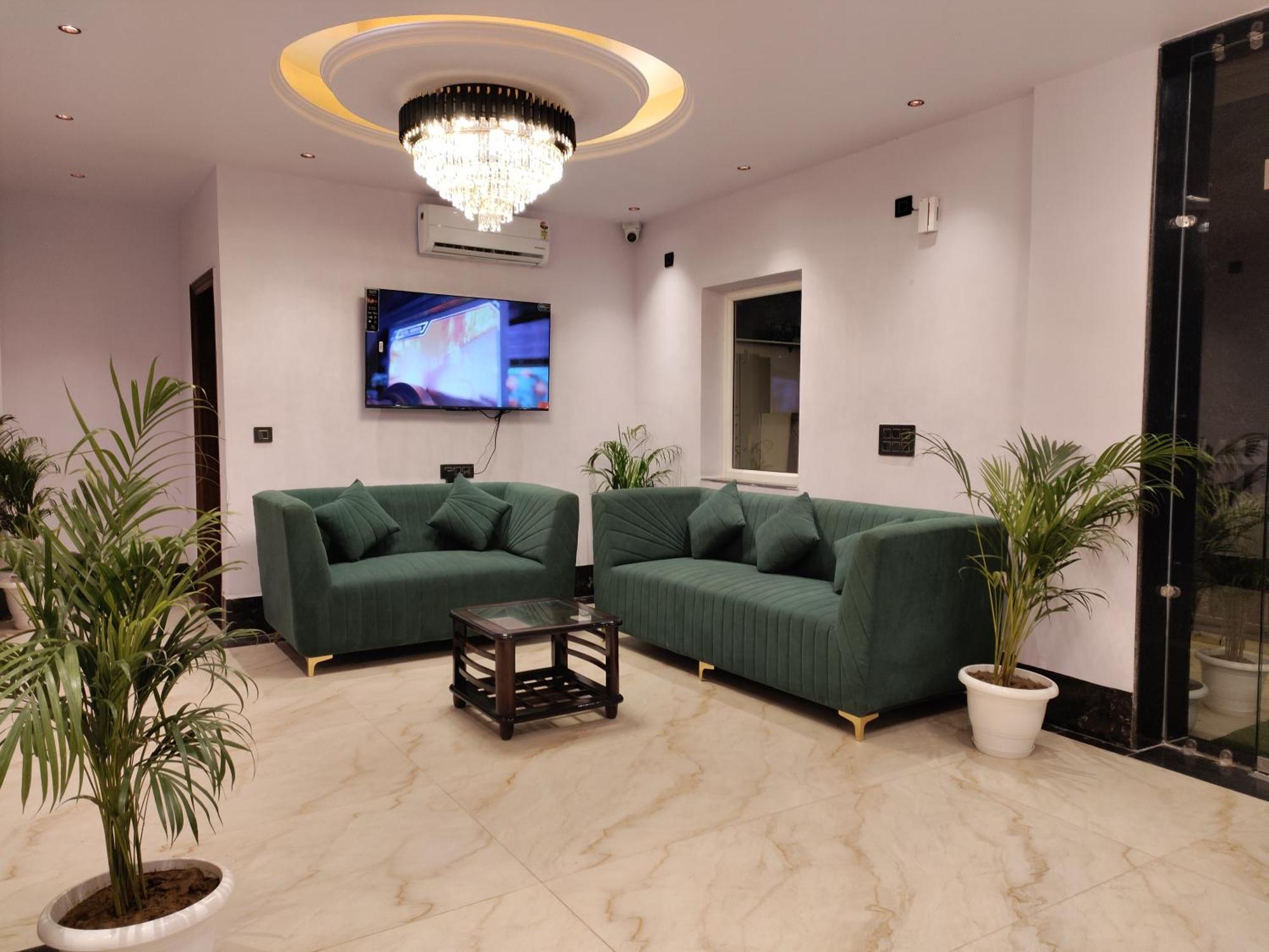 Emerald Suites Greater Noida Exterior photo