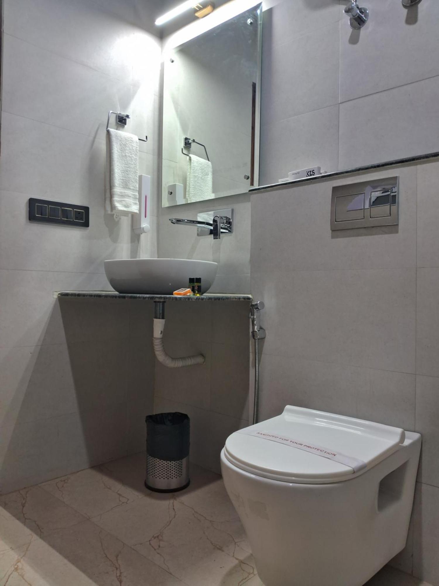 Emerald Suites Greater Noida Room photo
