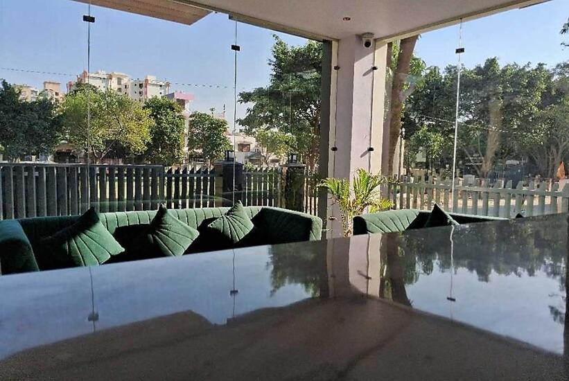 Emerald Suites Greater Noida Exterior photo