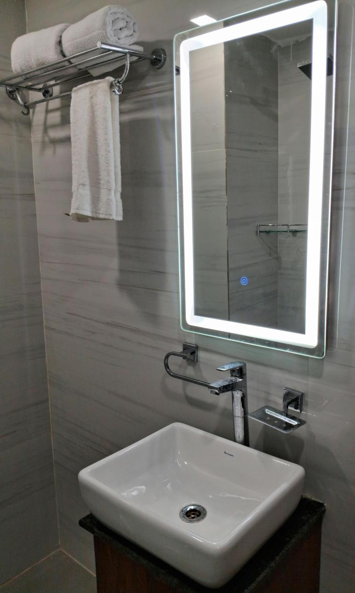 Emerald Suites Greater Noida Room photo