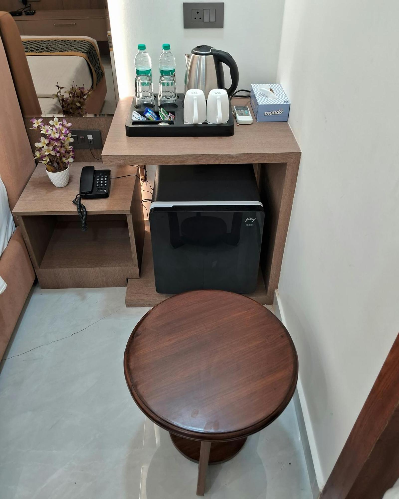 Emerald Suites Greater Noida Exterior photo
